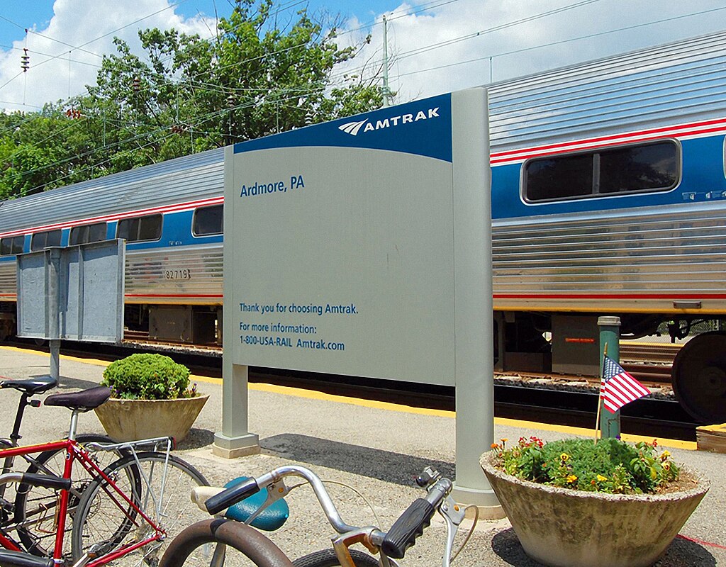 Ardmore, PA AMTRAK/SEPTA Train Station (Keystone Corridor MP 8.5) with Eastbound AMTRAK "Keystone Service" (Harrisburg-Paoli-Ardmore-Philadelphia-Trenton-Newark-New York) stopped on Track 1.
